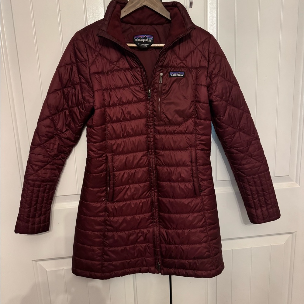 Patagonia Women's Long Quilted Puffer Jacket Burgundy